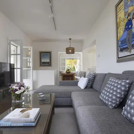Villa Alkyoni - Beautiful 8-person Family With Great Views Náoussa